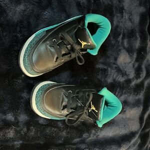 Jordan Kids Black and Teal Sneakers
